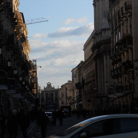 Catania Crossing B&B - Rooms & Comforts Bagian luar foto