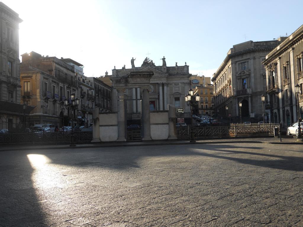 Catania Crossing B&B - Rooms & Comforts Bagian luar foto