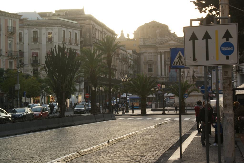 Catania Crossing B&B - Rooms & Comforts Bagian luar foto