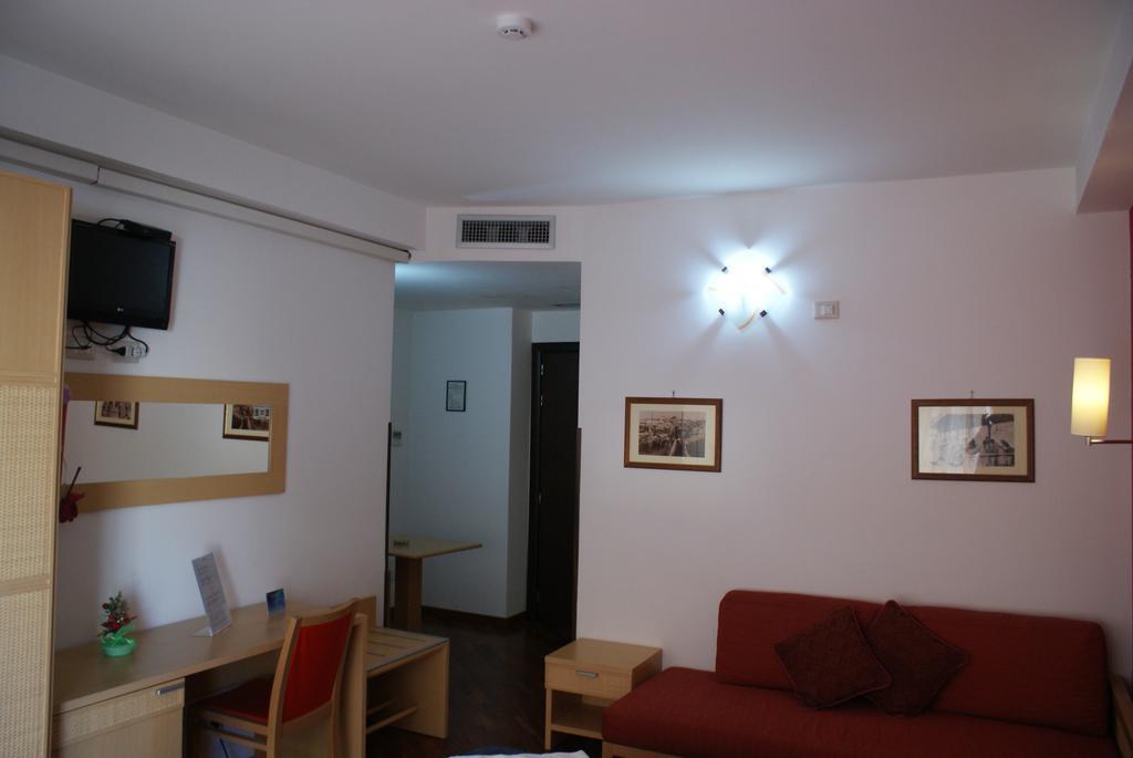 Catania Crossing B&B - Rooms & Comforts Bagian luar foto
